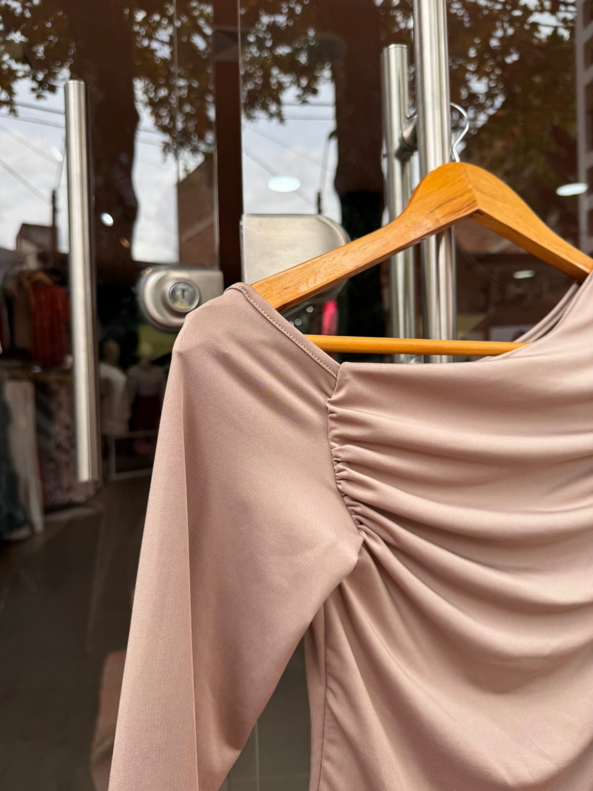 Blusa Drapeada Estándar